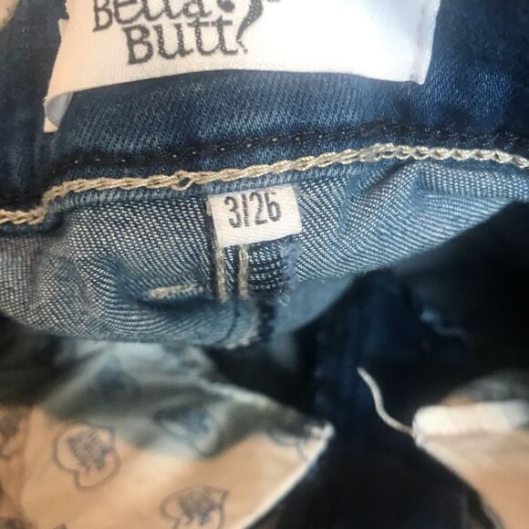 Wanna bett butt Size 3 blue Jean shorts has pockets - Picture 9 of 11